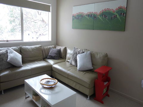 Elkhorn 17 - Hotels Melbourne 0