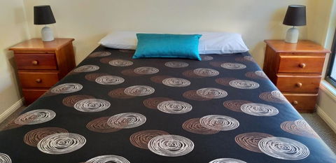 Emerald Motel Apartments - Hotels Melbourne 3