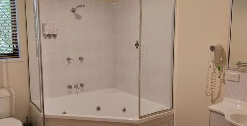 Emerald Motel Apartments - Hotels Melbourne 2