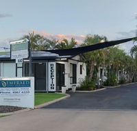 Emerald Motel Apartments - Hotels Melbourne