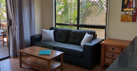 Emerald Motel Apartments - Hotels Melbourne 1