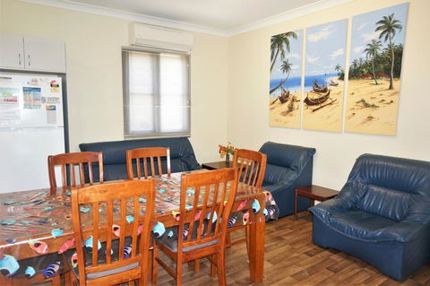 Exmouth Villas Unit 30 - Large Undercover Deck For Entertaining - Hotels Melbourne 3