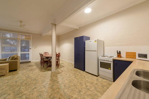Exmouth Villas Unit 35 - 2 Bedroom Self-Contained Unit At The Heart Of Town - Hotels Melbourne 2