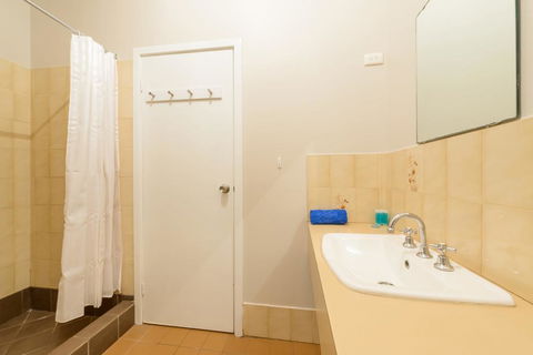 Exmouth Villas Unit 35 - 2 Bedroom Self-Contained Unit At The Heart Of Town - Hotels Melbourne 1