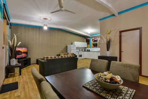 Exmouth Villas Unit 37 - Beautifully Appointed Villa Close To Town Centre - Hotels Melbourne 0