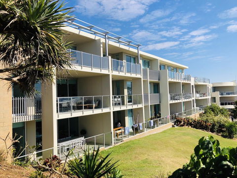 EXTRA LARGE 2 Bed Apartment - 3 Pools And Spa - Mountain View - BEACHFRONT LOCATION CABARITA BEACH - Hotels Melbourne 3