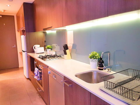 FITZROY FANTASTIC 1BR APT With FREE WINE, NETFLIX, WIFI, Close To TRAMS, COLES - Hotels Melbourne 2