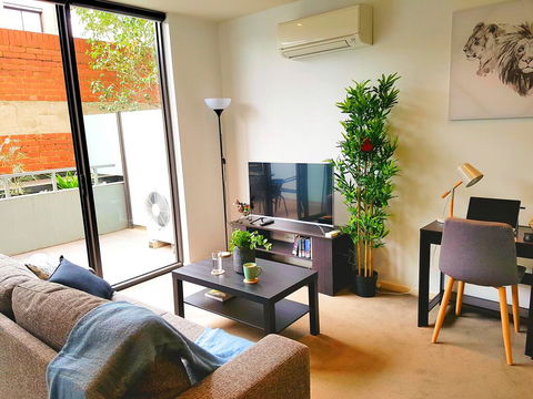 FITZROY FANTASTIC 1BR APT With FREE WINE, NETFLIX, WIFI, Close To TRAMS, COLES - Hotels Melbourne 0