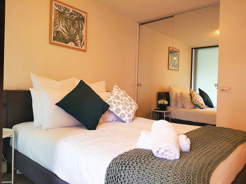 FITZROY FANTASTIC 1BR APT With FREE WINE, NETFLIX, WIFI, Close To TRAMS, COLES - Hotels Melbourne 1