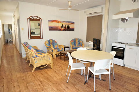 Getaway Villas Unit 3 - 3 Bedroom Self-Contained Villa With A Deck - Hotels Melbourne 3