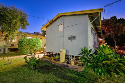 Getaway Villas Unit 3 - 3 Bedroom Self-Contained Villa With A Deck - Hotels Melbourne 1