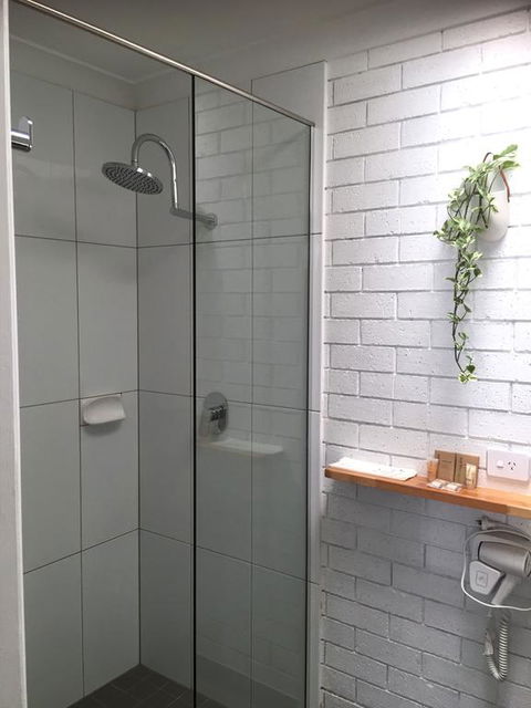 Gin Gin Village Motor Inn Motel - Hotels Melbourne 3