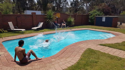 Golden Country Motel And Caravan Park - Hotels Melbourne 1