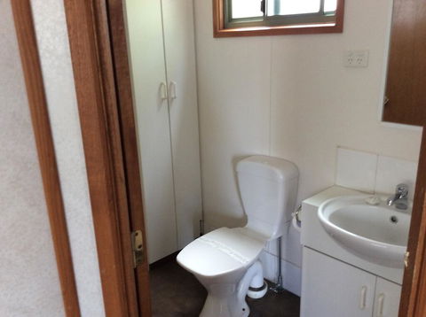 Golden Country Motel And Caravan Park - Hotels Melbourne 2