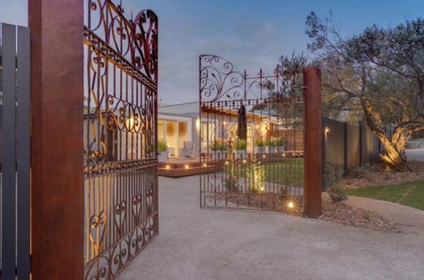 Grand Capella Villa 1 - Hotels Melbourne 0