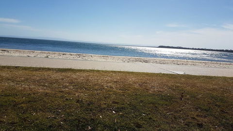 Ground Floor, Air Condtioned Apartment! - Hotels Melbourne 2