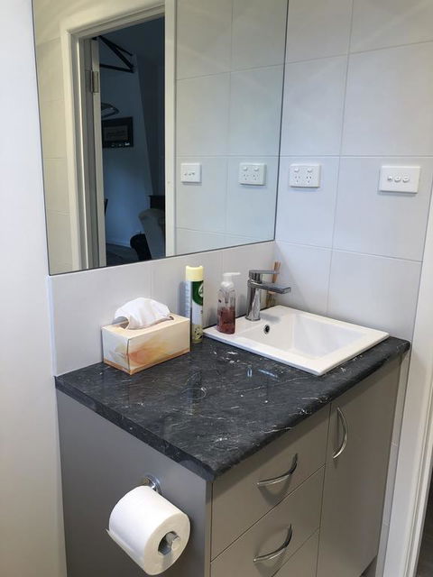 Gully Getaway - Hotels Melbourne 3