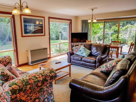 GUMS & ROSES - Family Home In The Heart Of Town. - Hotels Melbourne 0