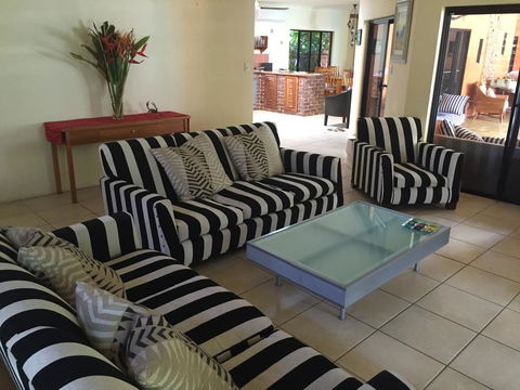 Hacienda Cooya Beach - Hotels Melbourne 1