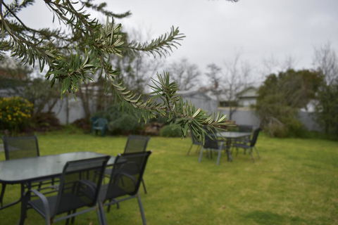Hamilton Lakeside Motel - Hotels Melbourne 1