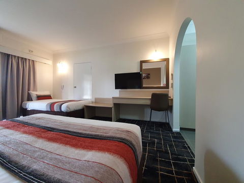 Hamilton's Queanbeyan Motel - Hotels Melbourne 1
