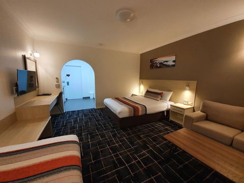 Hamilton's Queanbeyan Motel - Hotels Melbourne 2