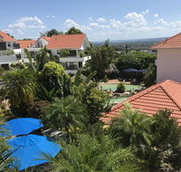 Haven on Noosa Hill - sunset views pools spa - Hotels Melbourne