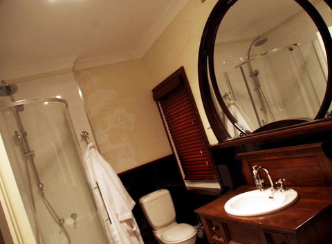 Henrietta's Country House - Hotels Melbourne 1