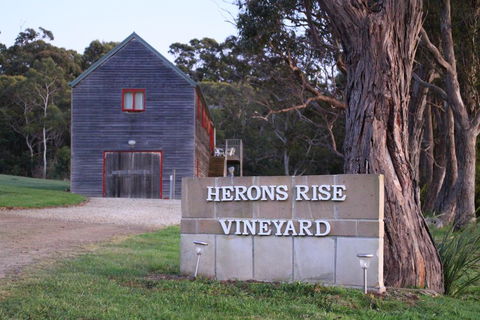 Herons Rise Vineyard Accommodation - Hotels Melbourne 0