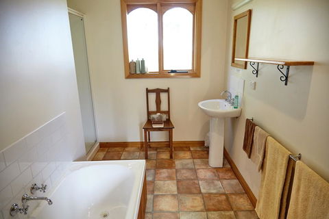 Herons Rise Vineyard Accommodation - Hotels Melbourne 1