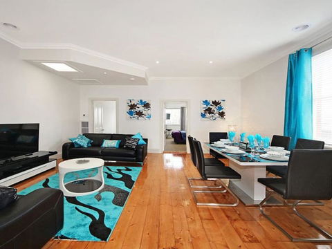 Hidden Gem In Cafe Strip! Chadstone + King Bed - Hotels Melbourne 0