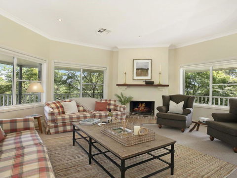 Hillview Cottage - Classic Country Comfort And Charm - Hotels Melbourne 1