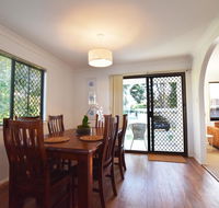 Holiday House - Hotels Melbourne