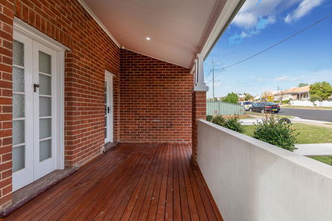 Home Away From Home - Hotels Melbourne 1