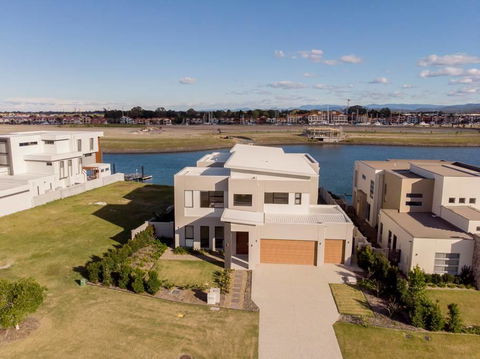 HomePlus - Luxury Living In Sanctuary Cove - Hotels Melbourne 1