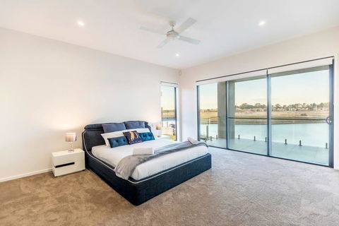 HomePlus - Luxury Living In Sanctuary Cove - Hotels Melbourne 0