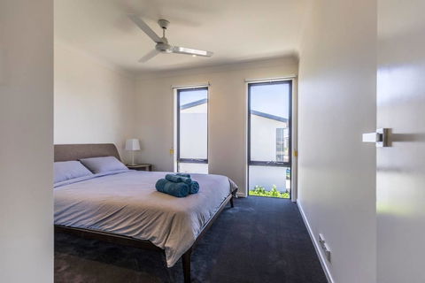 Homeplus-Escape To Modern Home In Hope Island - Hotels Melbourne 3