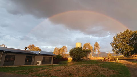 Hoof & Hound Country Escape - Hotels Melbourne 3