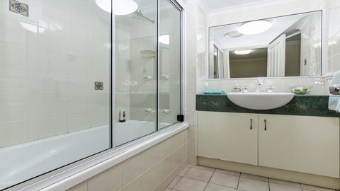 Jade Waters Hervey Bay - Hotels Melbourne 1