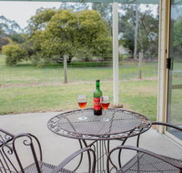 Karinya Cottage - Pet friendly country retreat - Hotels Melbourne