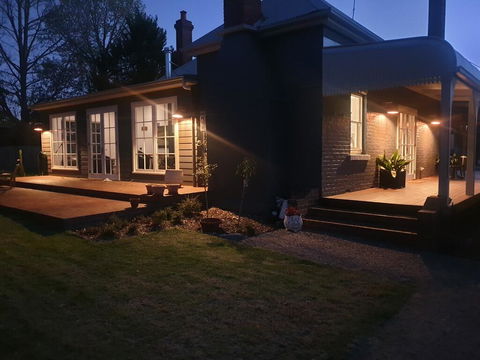 Kings Cottage Uralla - Hotels Melbourne 2