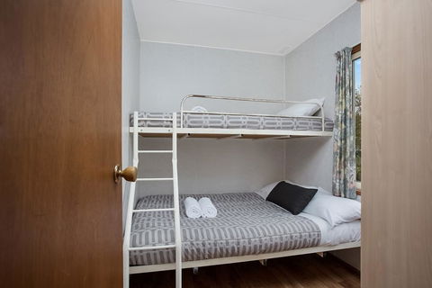 Lake Hamilton Motor Village And Caravan Park - Hotels Melbourne 2