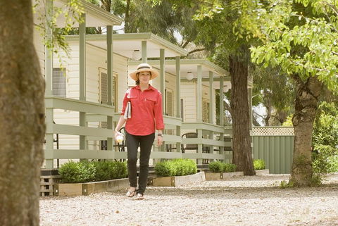 Lake Hamilton Motor Village And Caravan Park - Hotels Melbourne 0