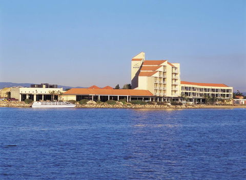 Lakes Hotel - Hotels Melbourne 0