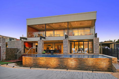 Lang Street Luxury Retreat - Mulwala - Hotels Melbourne 1