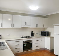 Large 5-Bedroom House with Wifi  Netflix Close to Taronga Western Plains Zoo - Hotels Melbourne