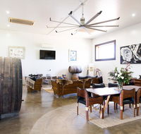Lazy River Estate Boat House Villa - Hotels Melbourne