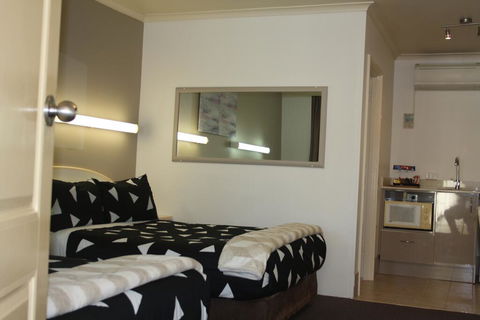 Leagues Motel - Hotels Melbourne 3