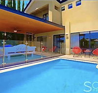 LUXURY VILLA W POOL  SPAS - Hotels Melbourne