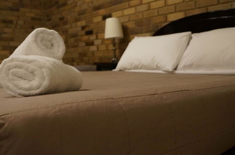 Magdala Motor Lodge & Lakeside Restaurant - Hotels Melbourne 1